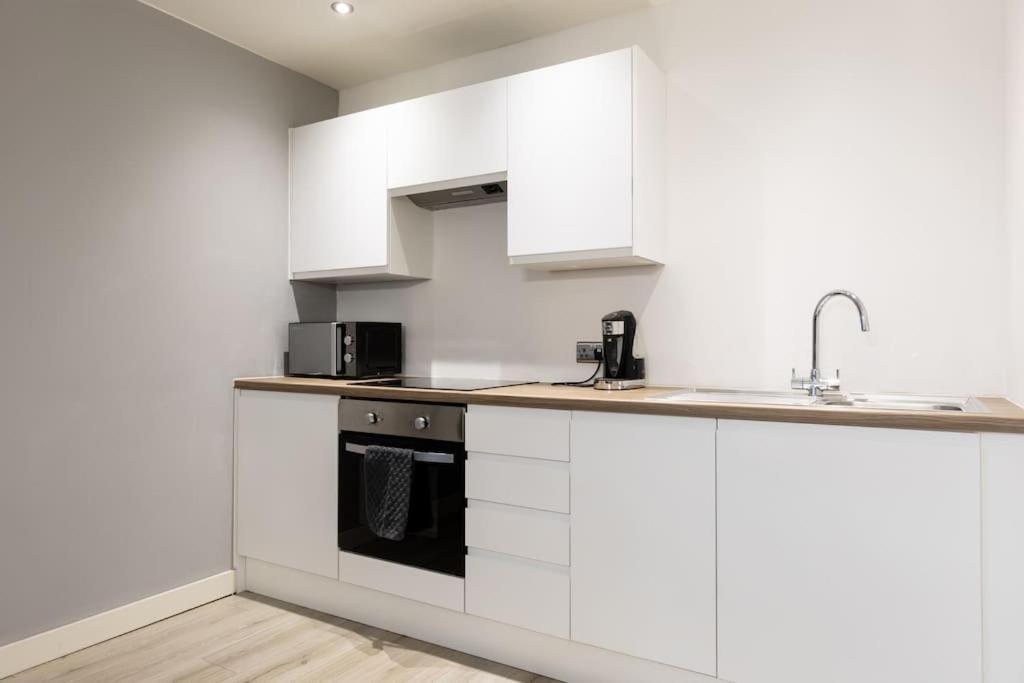 2 Bed Apartment With Pool Table Bradford  Exterior photo