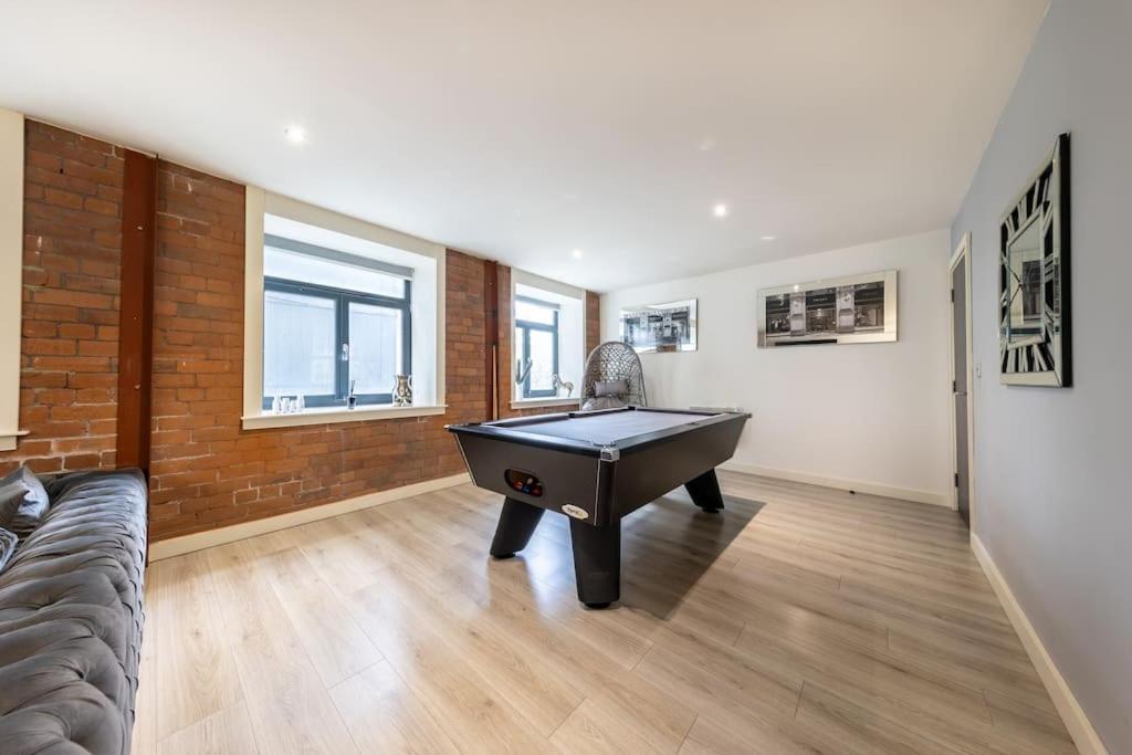 2 Bed Apartment With Pool Table Bradford  Exterior photo