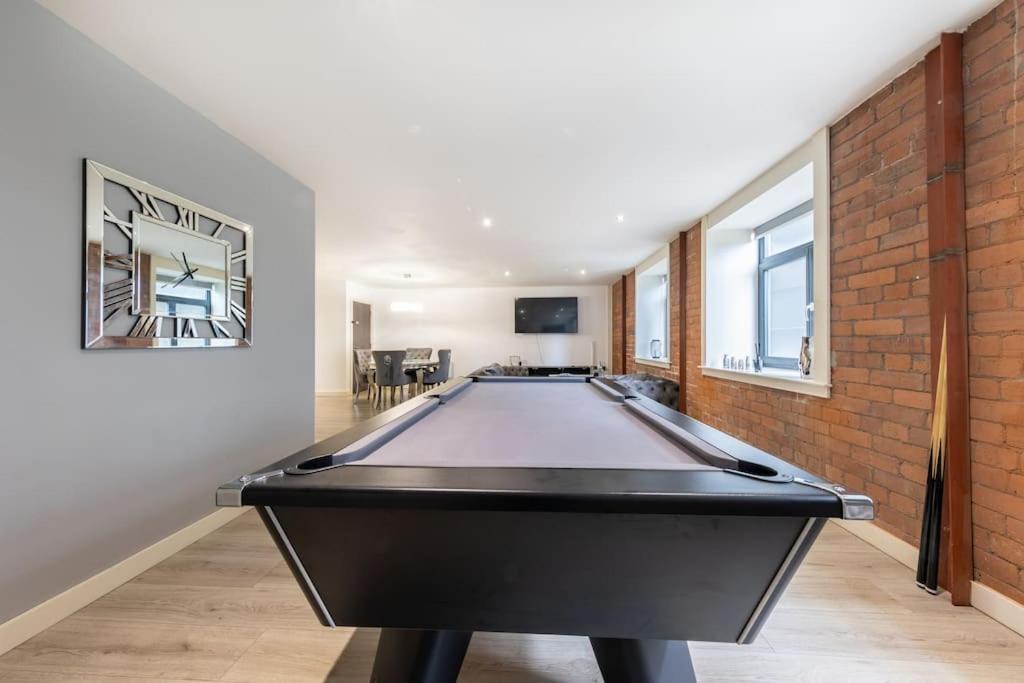 2 Bed Apartment With Pool Table Bradford  Exterior photo